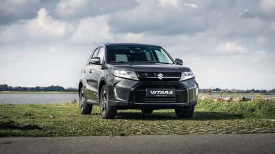 Suzuki-Vitara-voorkant-schuin-bij-Suzuki-den-Haag